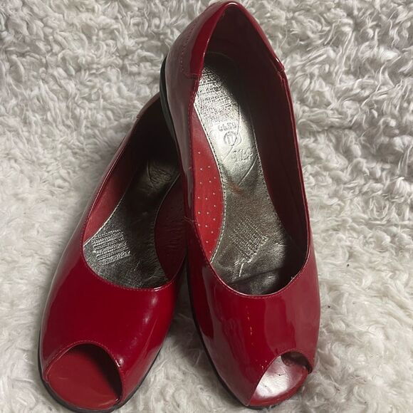 Gravity Defyer Leather Patent Red Peep Toe Slip On Shoes Size 6 - Picture 5 of 14